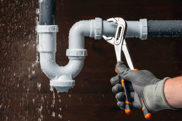 Professional Gas Line Repair technician working in Warda, TX